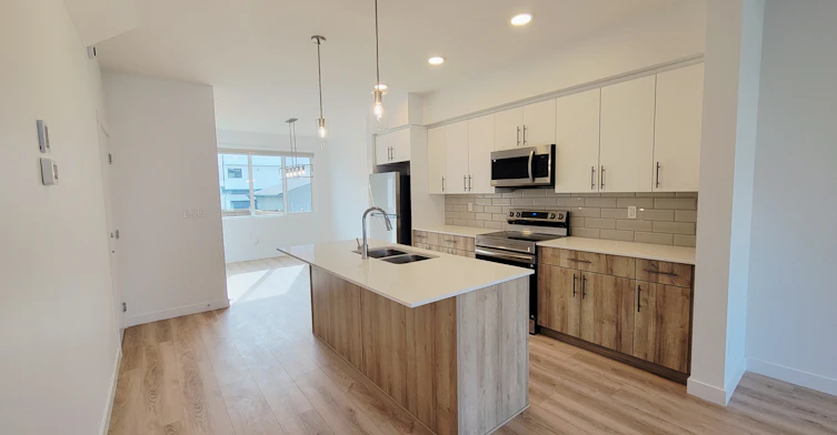 4677 177 Avenue Northwest, Edmonton, AB, T5Y 4G4 - 2