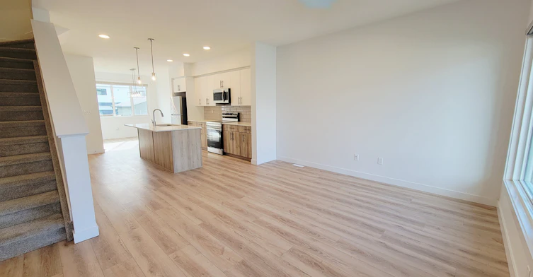 4677 177 Avenue Northwest, Edmonton, AB, T5Y 4G4 - 3