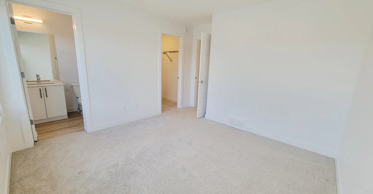4677 177 Avenue Northwest, Edmonton, AB, T5Y 4G4 - 9