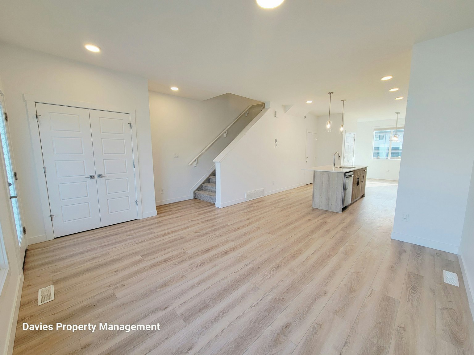 4677 177 Avenue Northwest, Edmonton, AB, T5Y 4G4 - 5