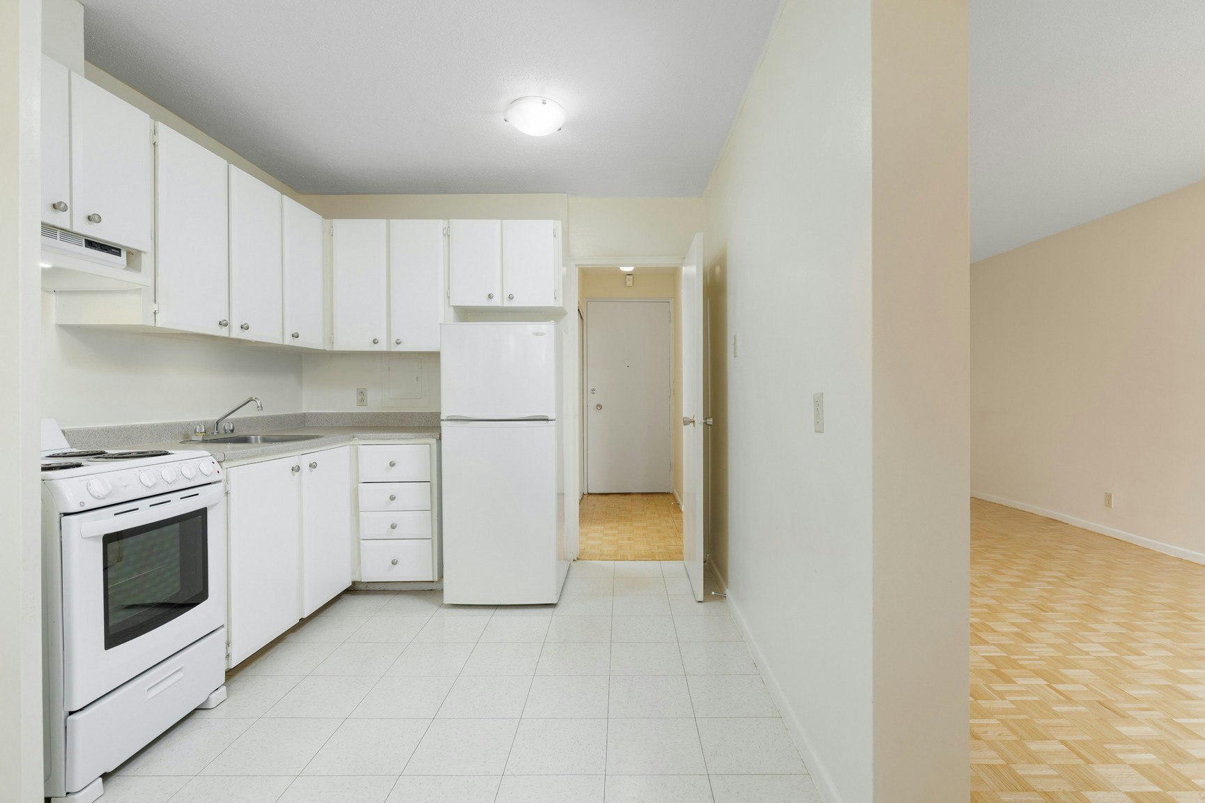 3 Hogan Street, Ottawa, ON, K2E 5E8 - 2