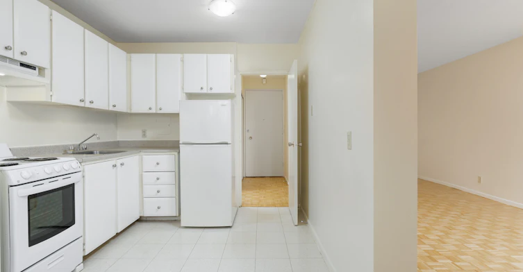 3 Hogan Street, Ottawa, ON, K2E 5E8 - 2