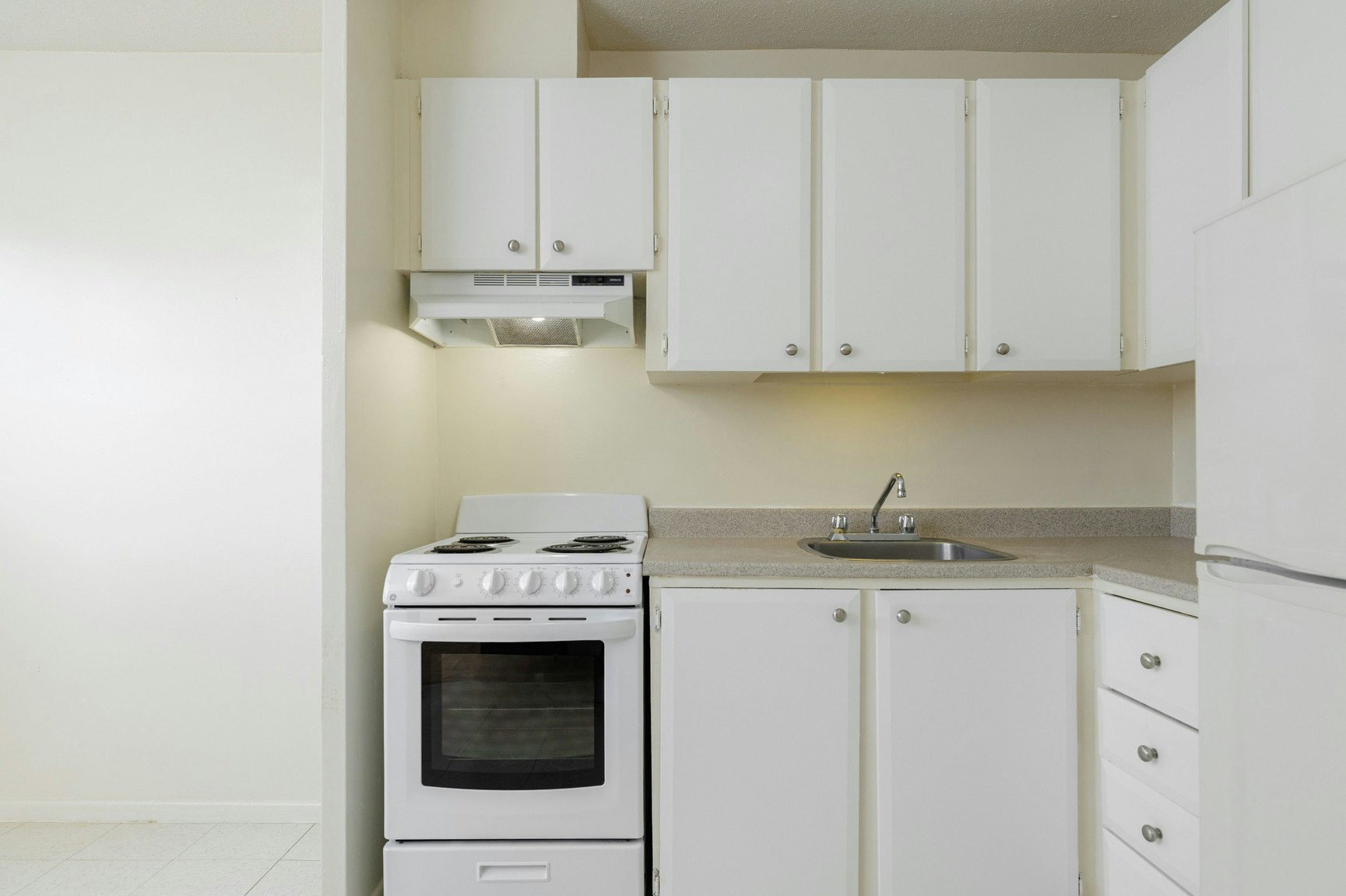 3 Hogan Street, Ottawa, ON, K2E 5E8 - 3
