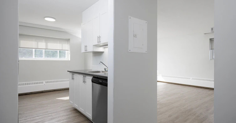 3 Hogan Street, Ottawa, ON, K2E 5E8 - 2