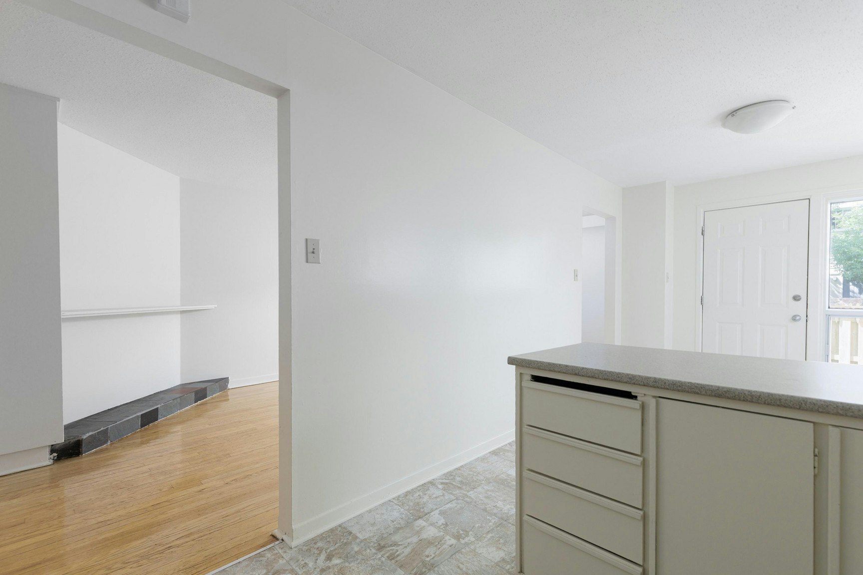 3 Hogan Street, Ottawa, ON, K2E 5E8 - 4