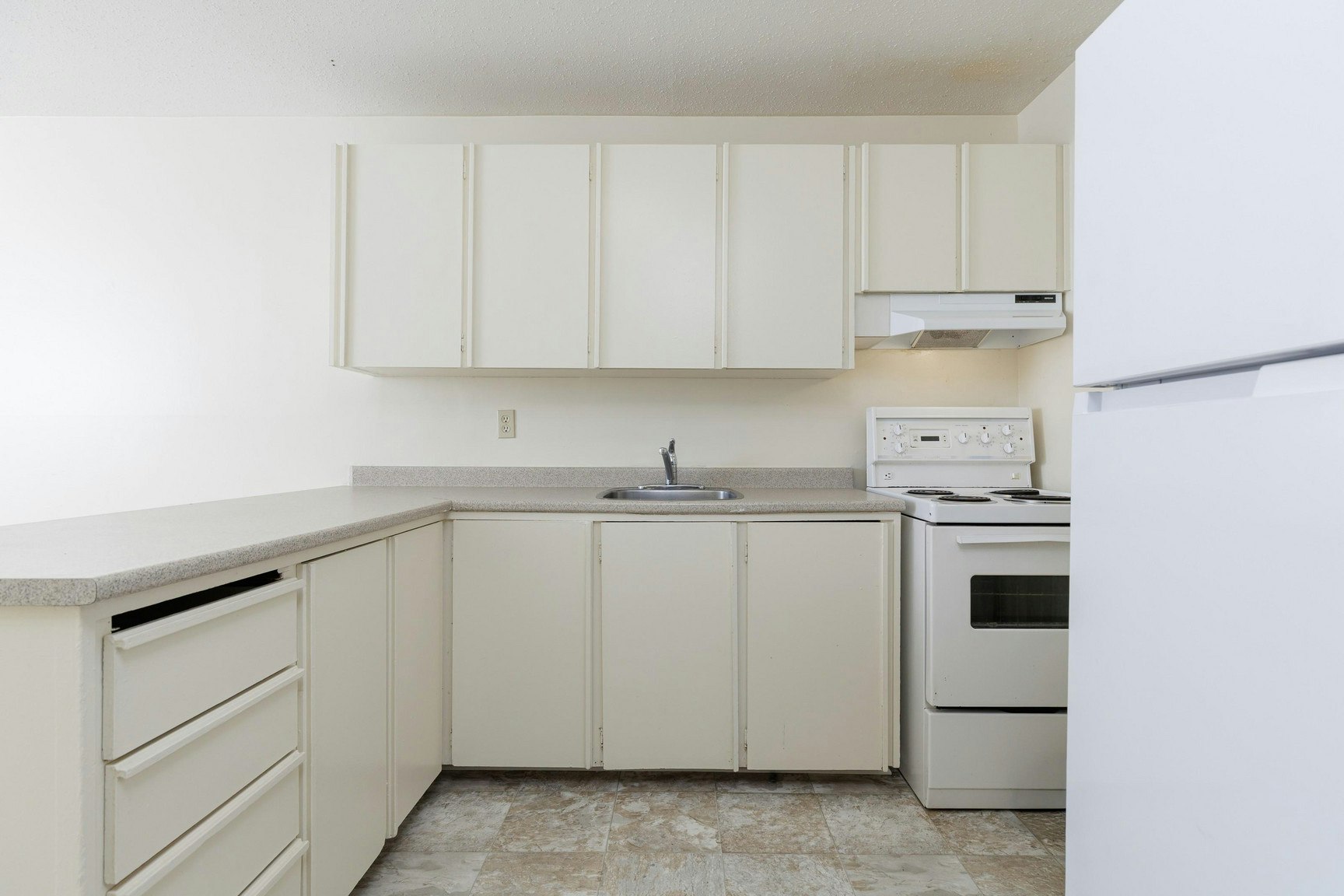3 Hogan Street, Ottawa, ON, K2E 5E8 - 2
