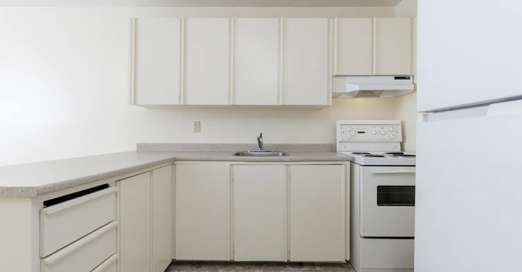 3 Hogan Street, Ottawa, ON, K2E 5E8 - 2