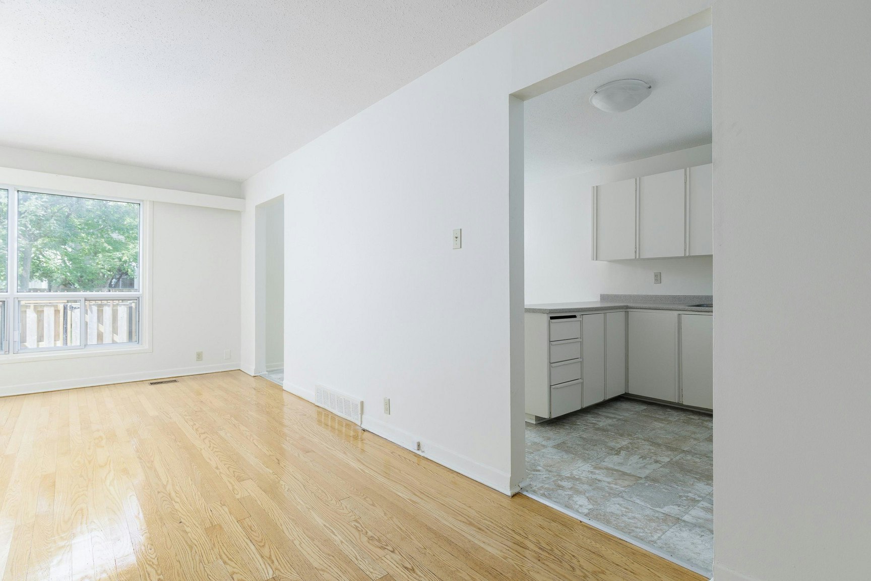 3 Hogan Street, Ottawa, ON, K2E 5E8