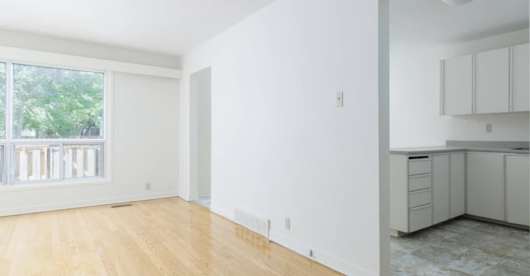 3 Hogan Street, Ottawa, ON, K2E 5E8