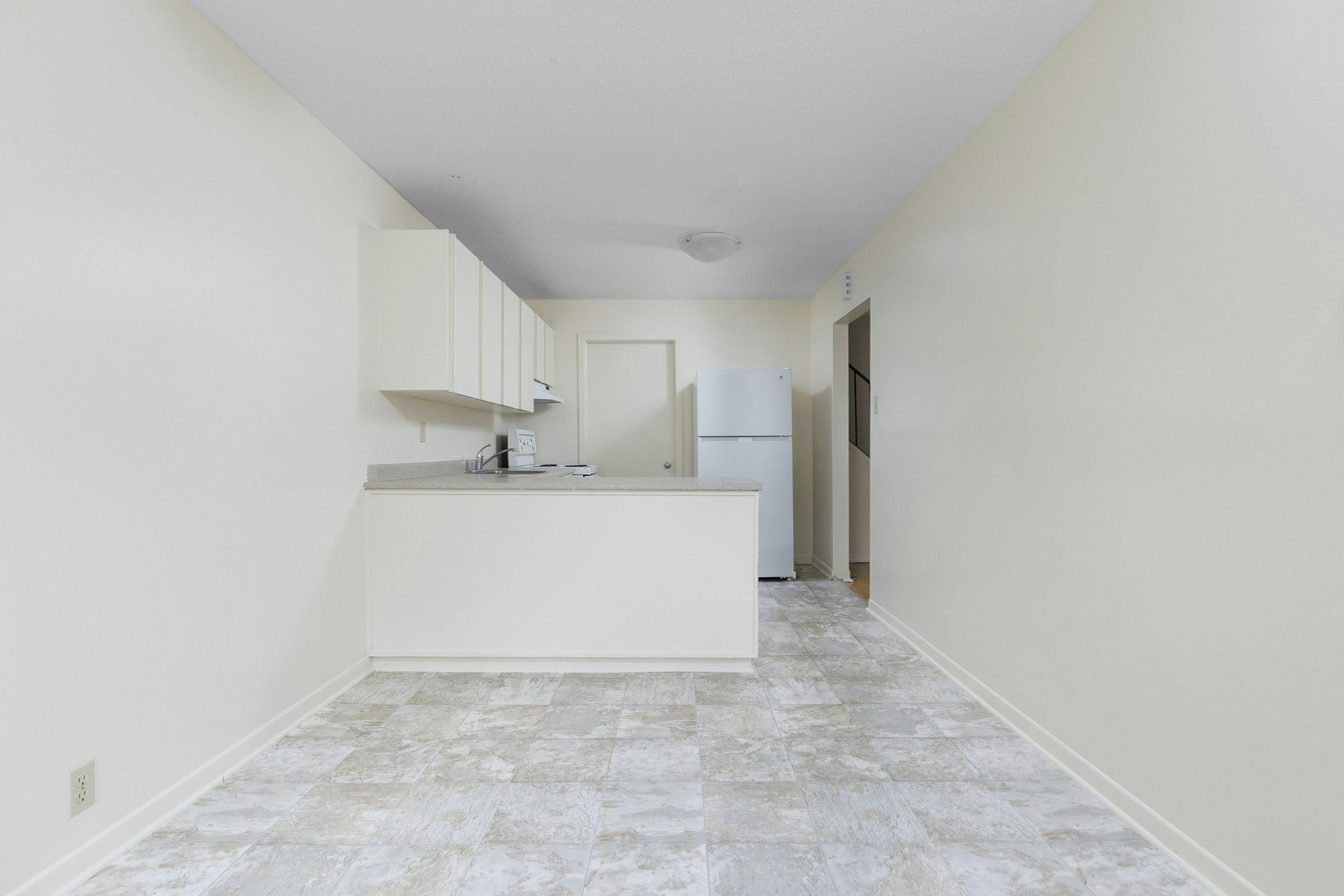 3 Hogan Street, Ottawa, ON, K2E 5E8 - 3