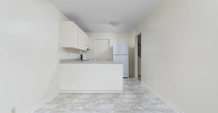3 Hogan Street, Ottawa, ON, K2E 5E8 - 3