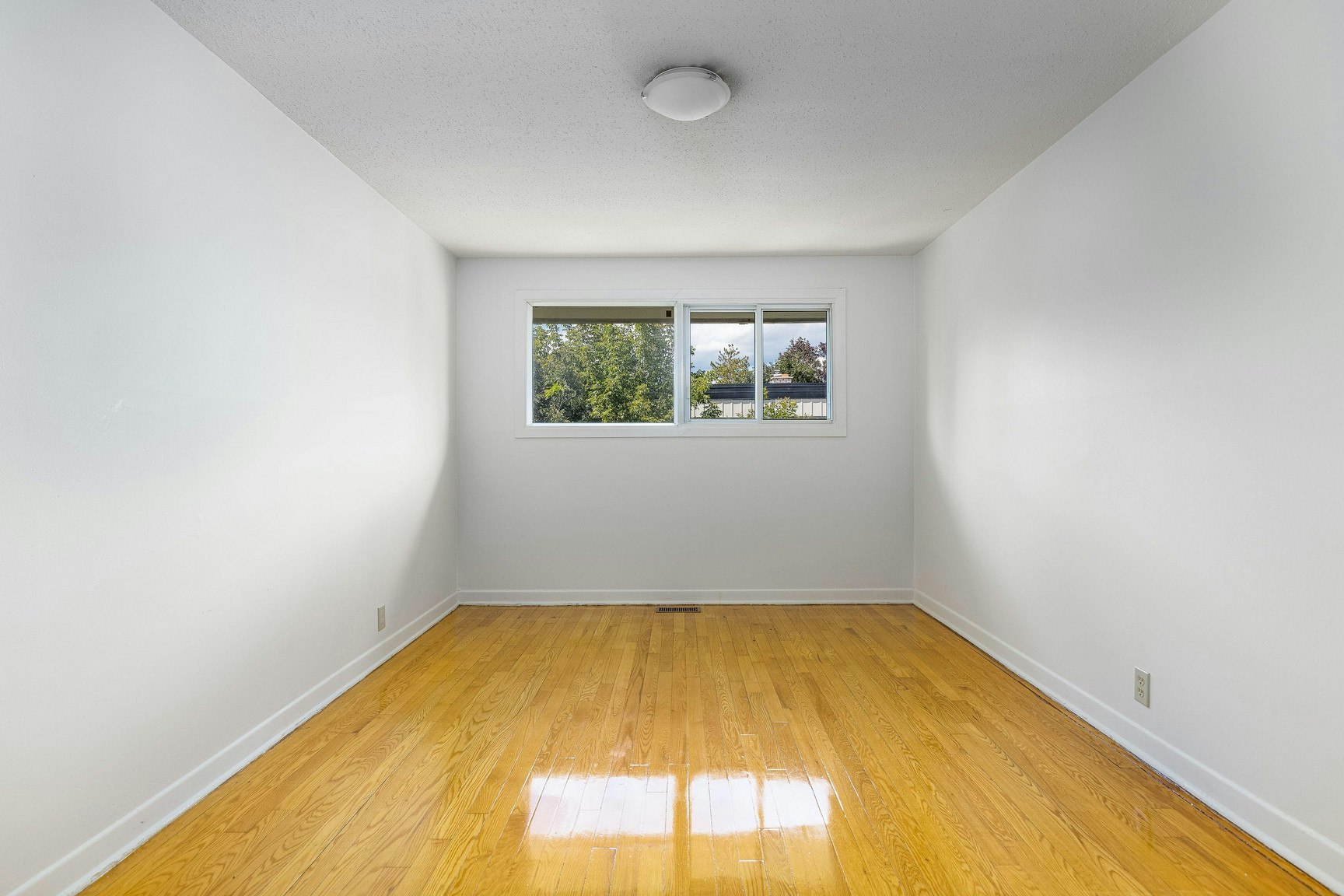 3 Hogan Street, Ottawa, ON, K2E 5E8 - 9