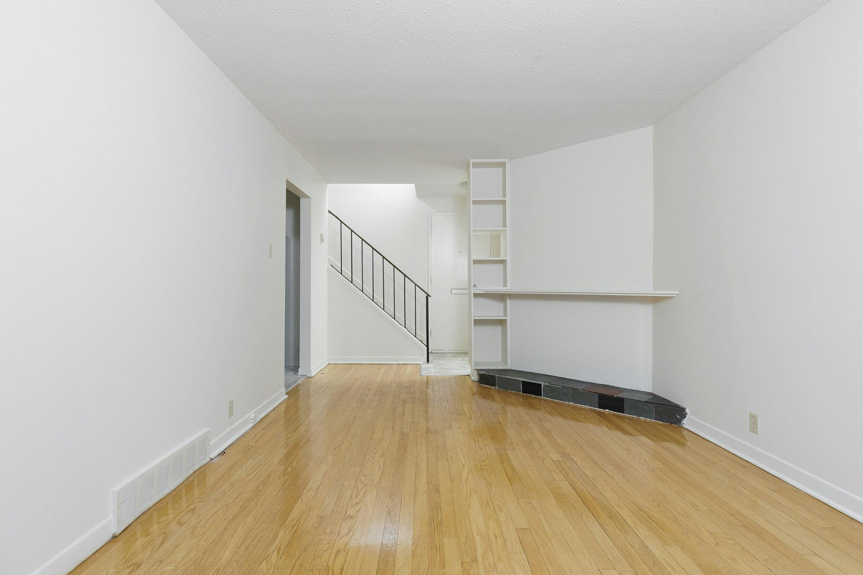 3 Hogan Street, Ottawa, ON, K2E 5E8 - 6