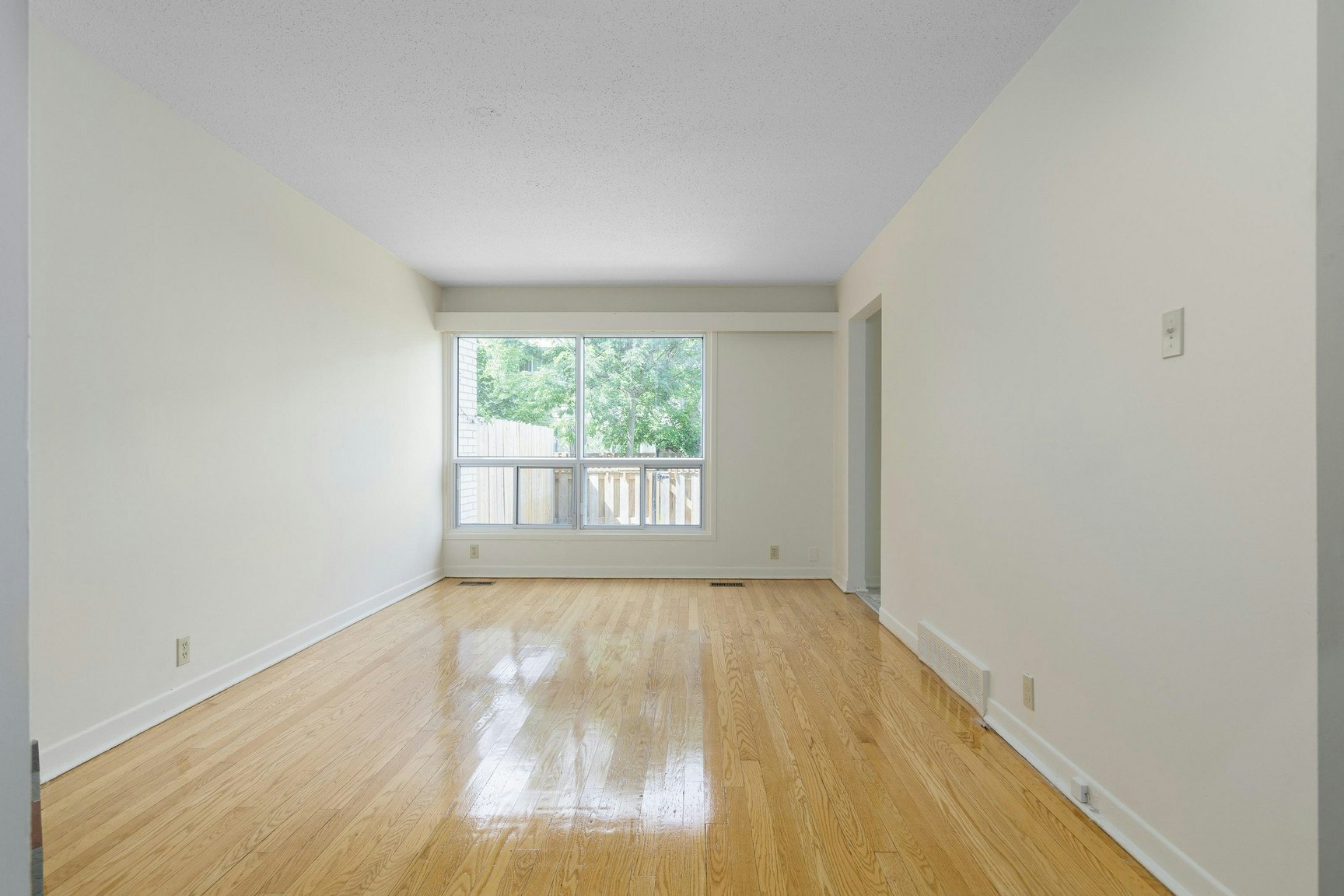 3 Hogan Street, Ottawa, ON, K2E 5E8 - 5