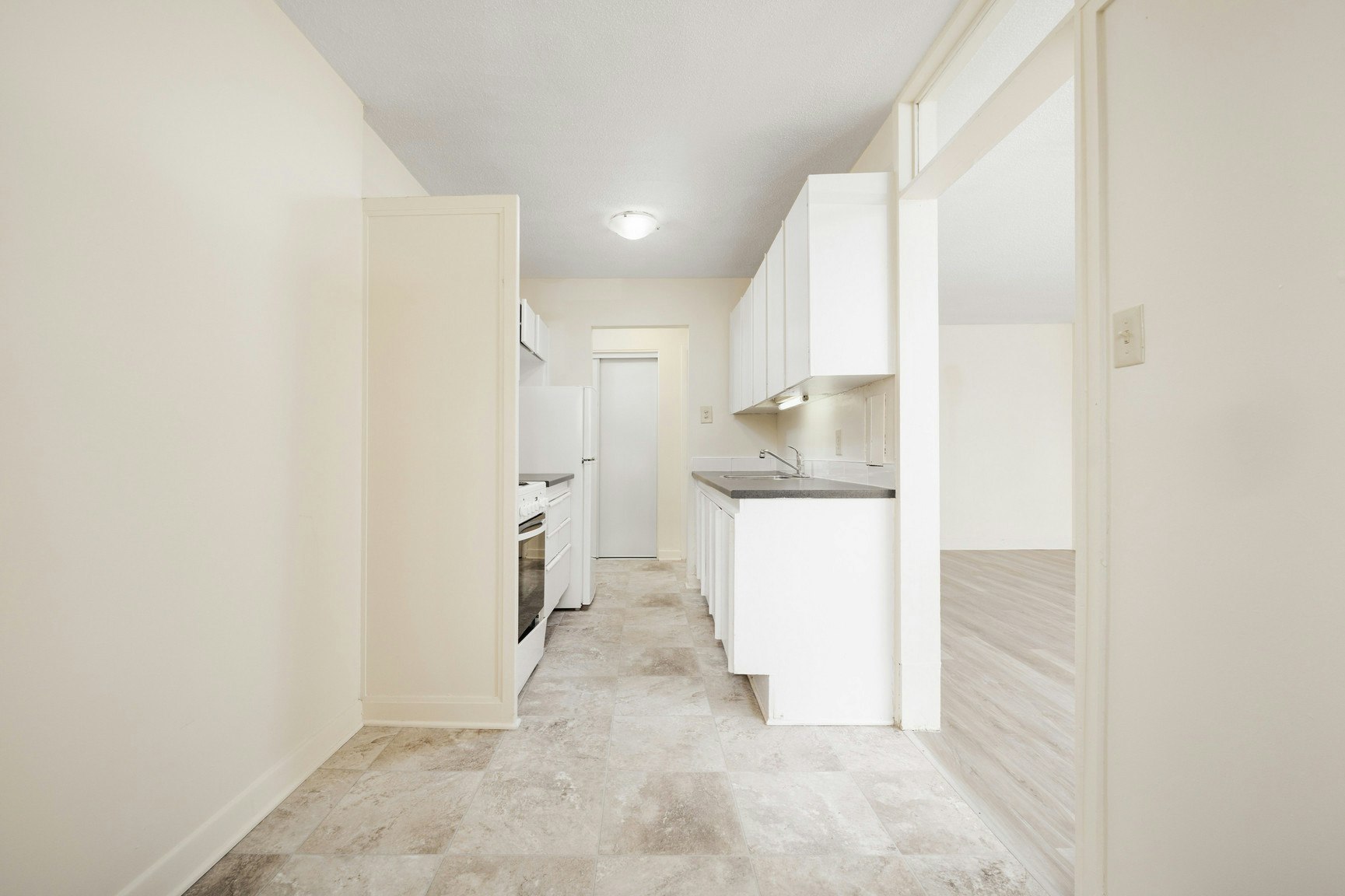 3 Hogan Street, Ottawa, ON, K2E 5E8 - 3