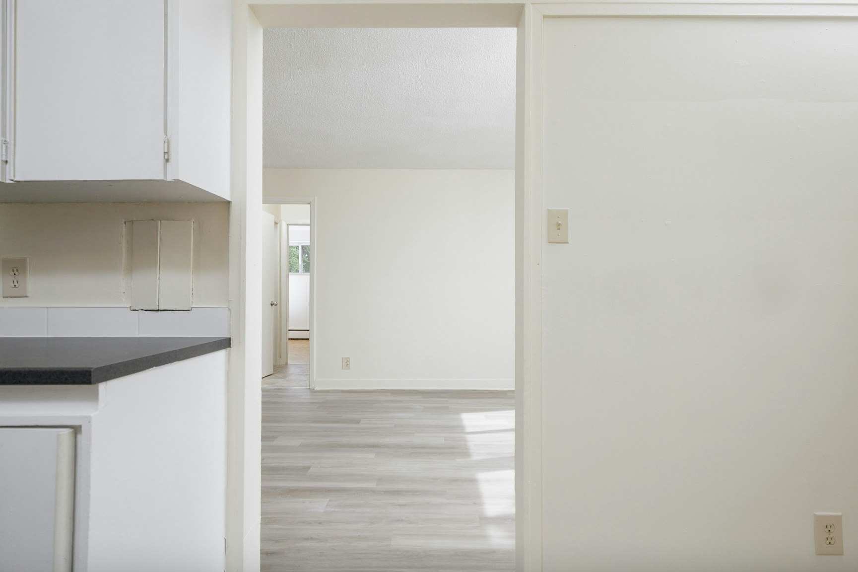 3 Hogan Street, Ottawa, ON, K2E 5E8 - 4
