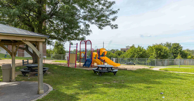 3 Hogan Street, Ottawa, ON, K2E 5E8 - 17