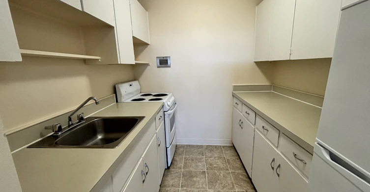10101 Saskatchewan Drive Northwest, Edmonton, AB, T6E 4R6 - 4