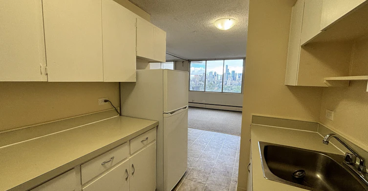 10101 Saskatchewan Drive Northwest, Edmonton, AB, T6E 4R6 - 5
