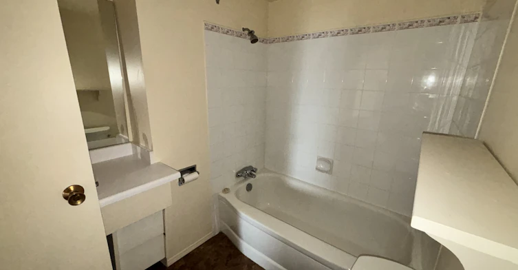 10101 Saskatchewan Drive Northwest, Edmonton, AB, T6E 4R6 - 18