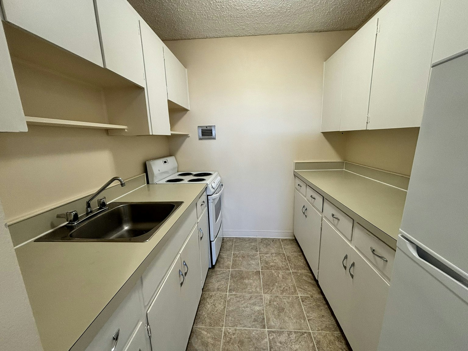 10101 Saskatchewan Drive Northwest, Edmonton, AB, T6E 4R6 - 5