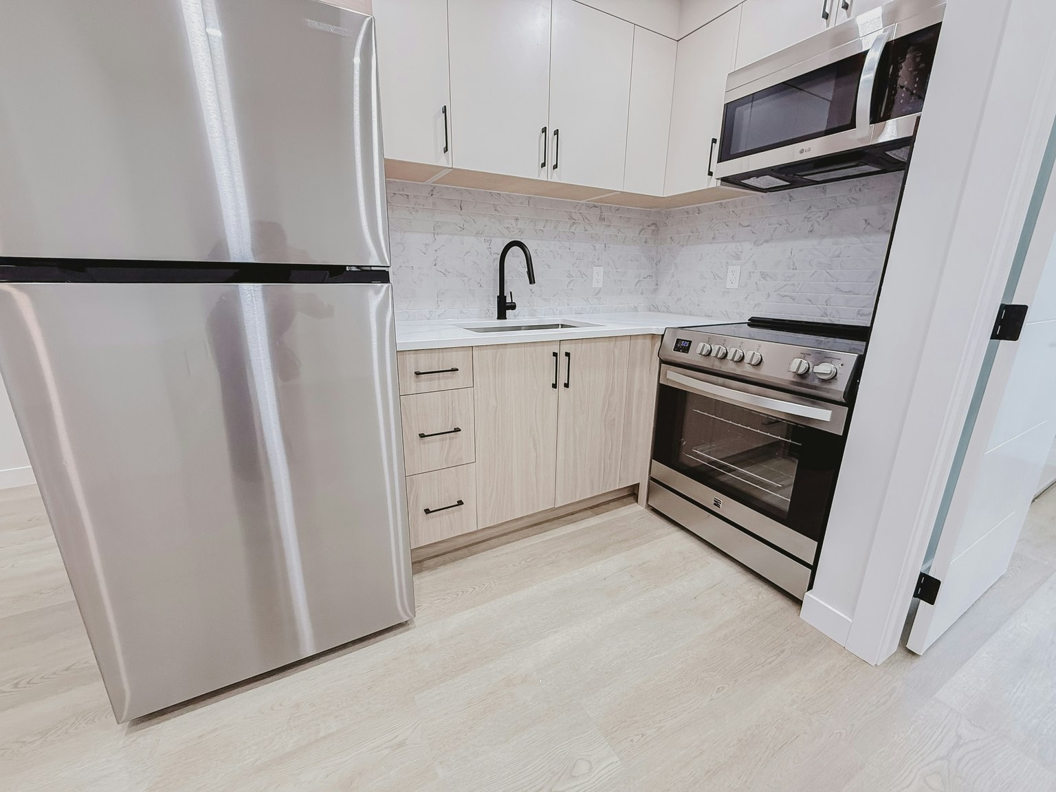 3920 77 Street, Calgary, AB, T3B 2N5 - 4