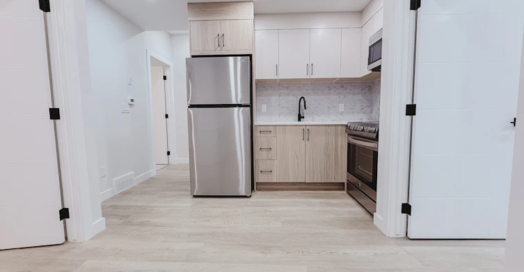 3920 77 Street, Calgary, AB, T3B 2N5 - 3