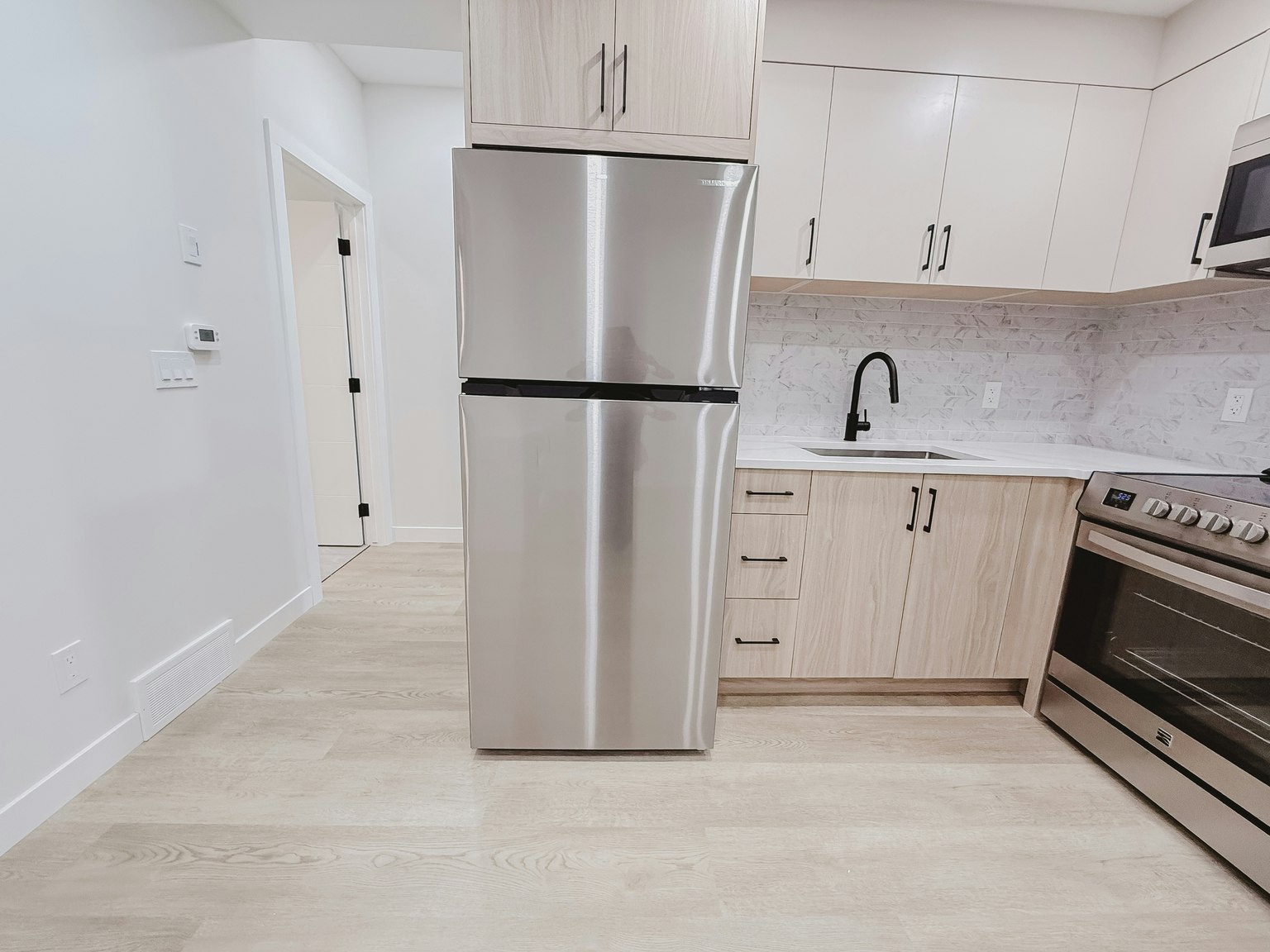 3920 77 Street, Calgary, AB, T3B 2N5 - 5