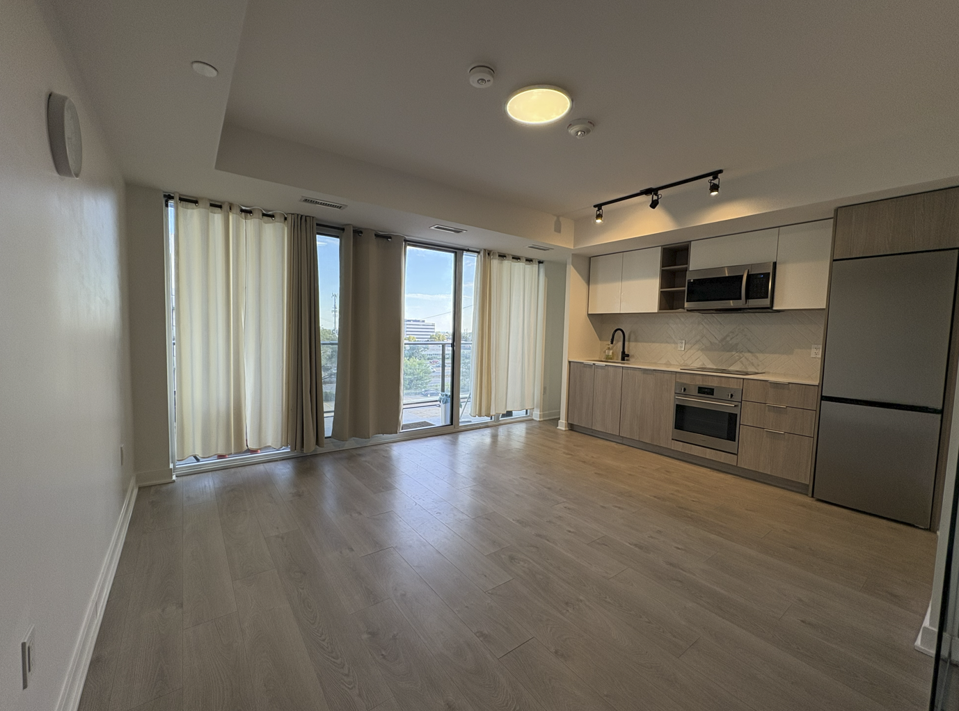501-36 Zorra Street, Toronto, ON, M8Z 0G5 - 2