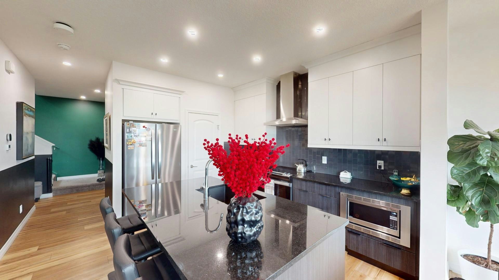 228 Magnolia Crescent Upper, Calgary, AB, T3M 3S4 - 2