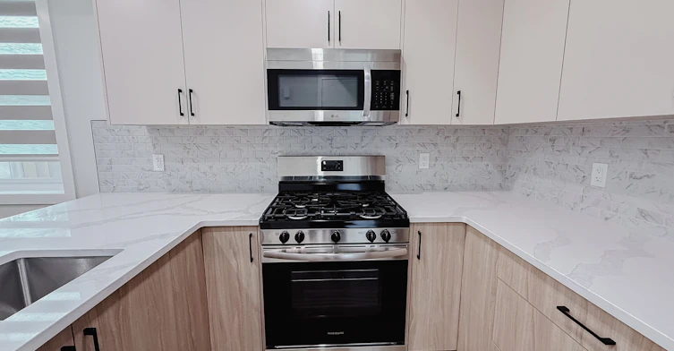 3920 77 Street, Calgary, AB, T3B 2N5 - 3