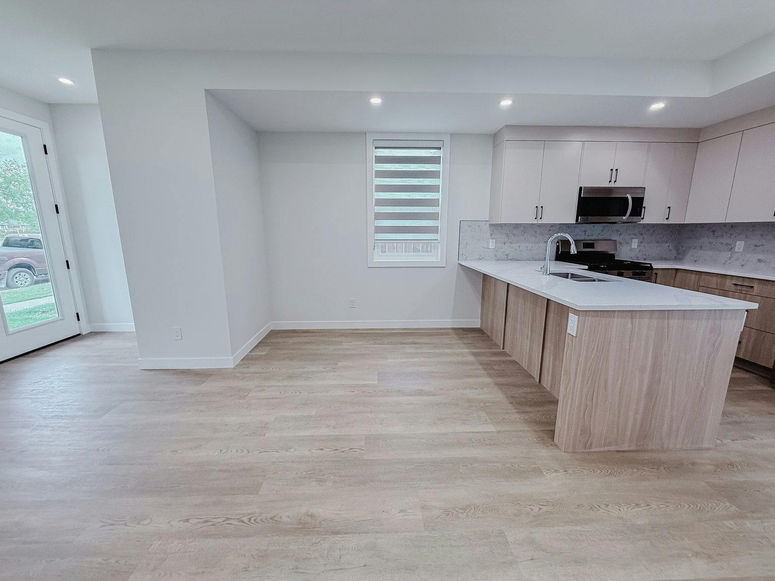 3920 77 Street, Calgary, AB, T3B 2N5 - 7