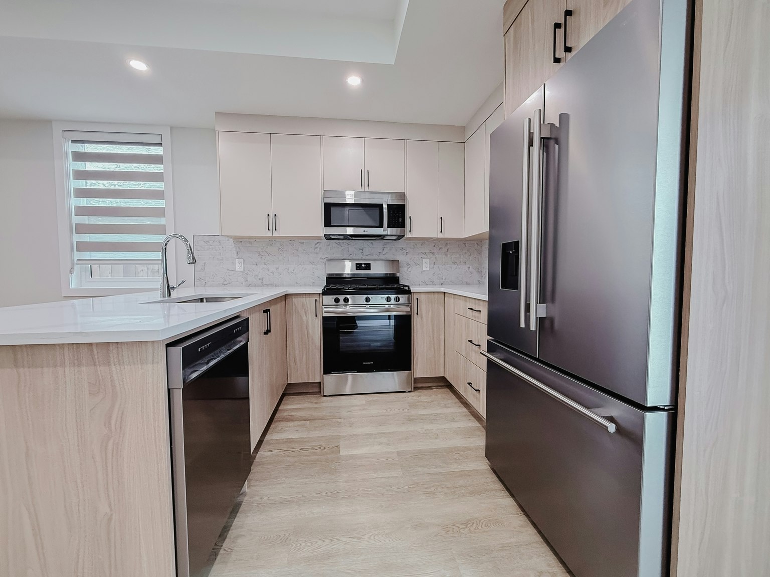 3920 77 Street, Calgary, AB, T3B 2N5 - 2