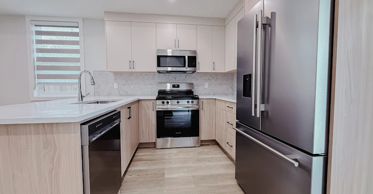 3920 77 Street, Calgary, AB, T3B 2N5 - 2