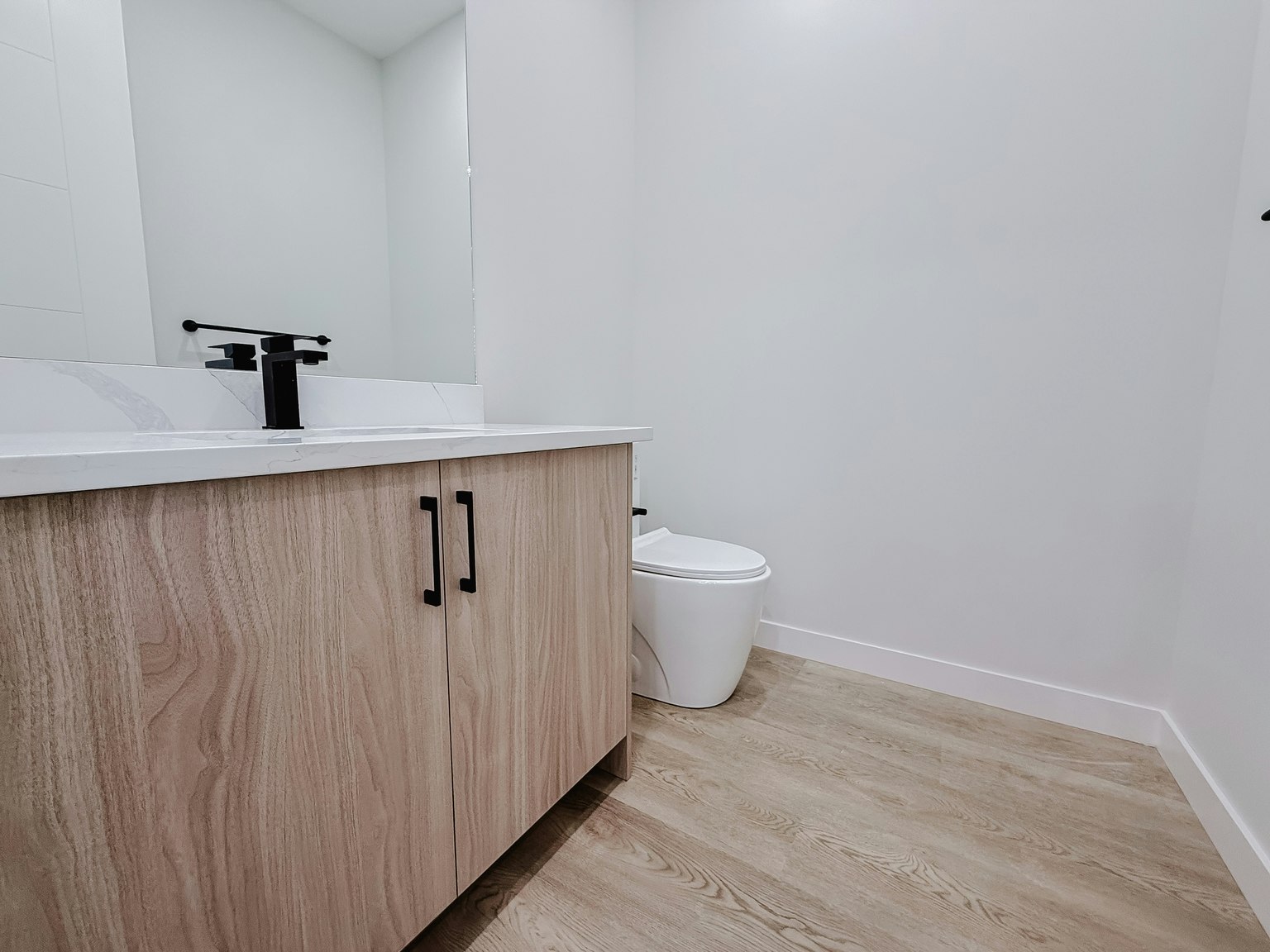 3920 77 Street, Calgary, AB, T3B 2N5 - 9