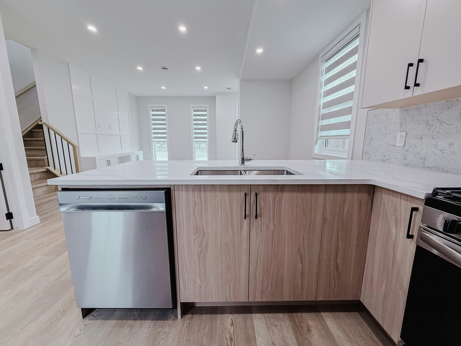 3920 77 Street, Calgary, AB, T3B 2N5 - 5