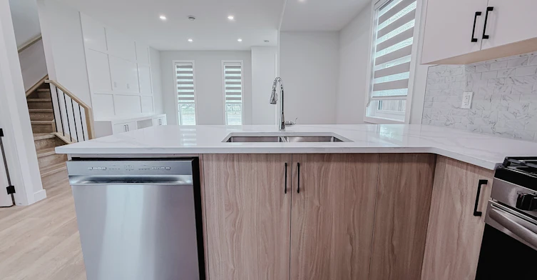 3920 77 Street, Calgary, AB, T3B 2N5 - 5