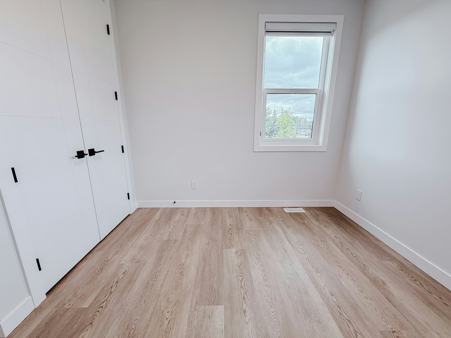 3920 77 Street, Calgary, AB, T3B 2N5 - 10