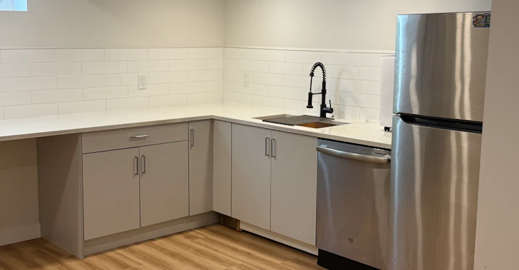 6011 131a Avenue Nw, Edmonton, AB, T5A 0H8 - 4