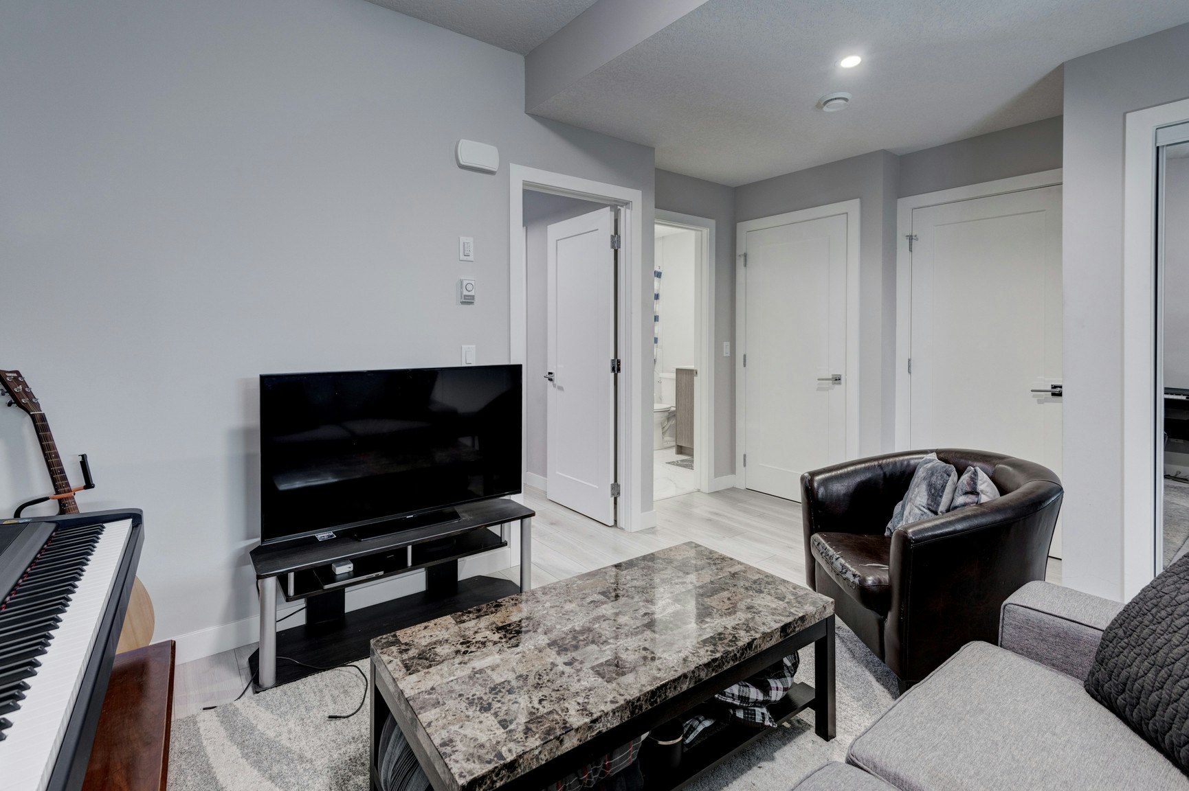 63 Raven Point Southeast, Calgary, AB, T3M 2K1 - 4