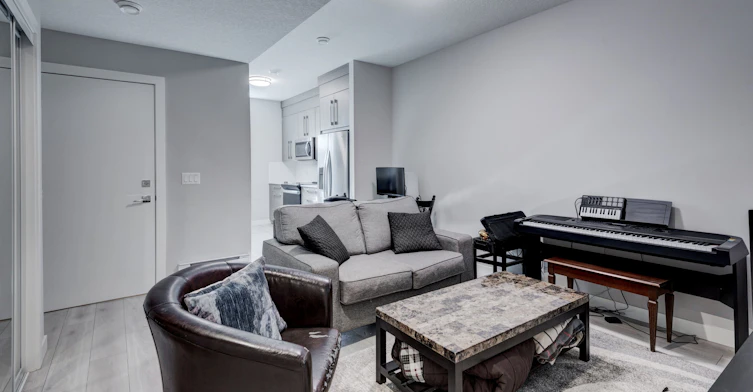 63 Raven Point Southeast, Calgary, AB, T3M 2K1 - 2