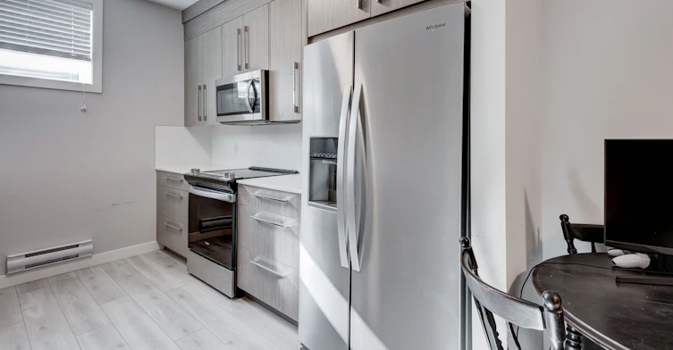63 Raven Point Southeast, Calgary, AB, T3M 2K1