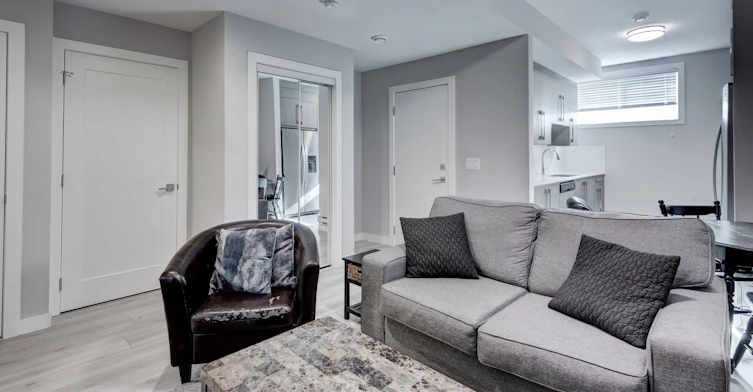 63 Raven Point Southeast, Calgary, AB, T3M 2K1 - 3