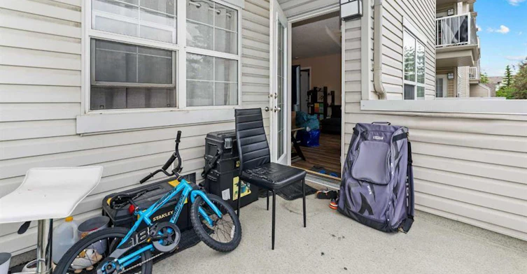 2000 Applevillage Court Southeast, Calgary, AB, T2A 7Z4 - 12
