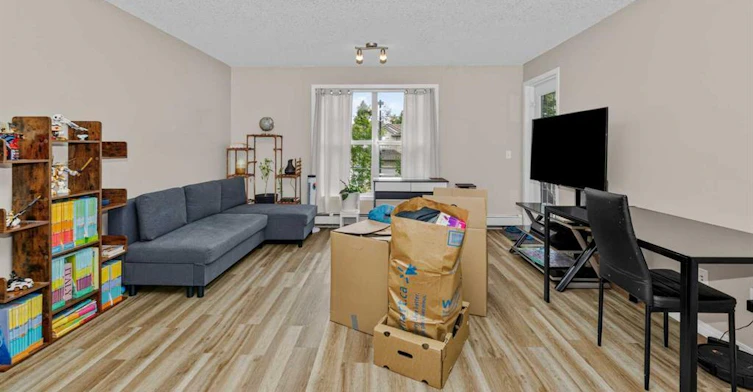 2000 Applevillage Court Southeast, Calgary, AB, T2A 7Z4 - 3