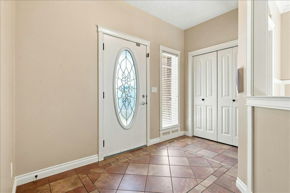 9335 Lakeshore Court, Grande Prairie, AB, T8X 1S4 - 2