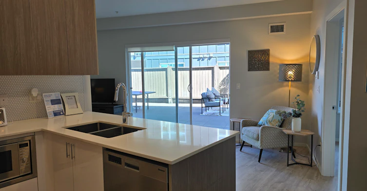 6283 Kingsway, Burnaby, BC, V5J 0H3 - 11
