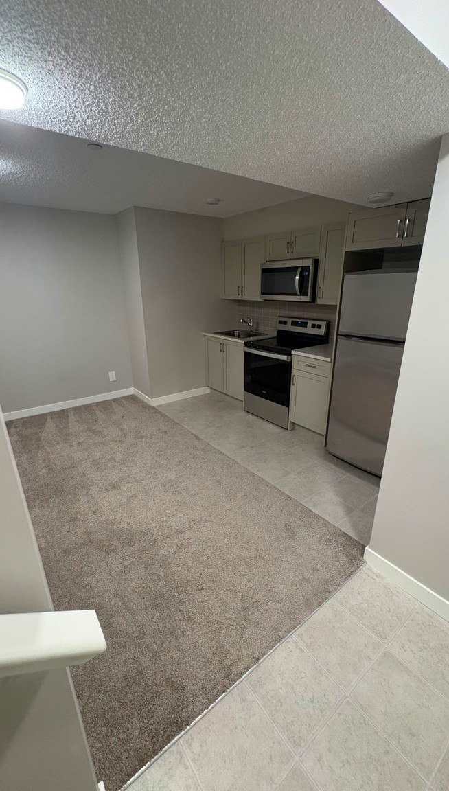 53 Herron Mews, Calgary, AB, T3P 1Y1