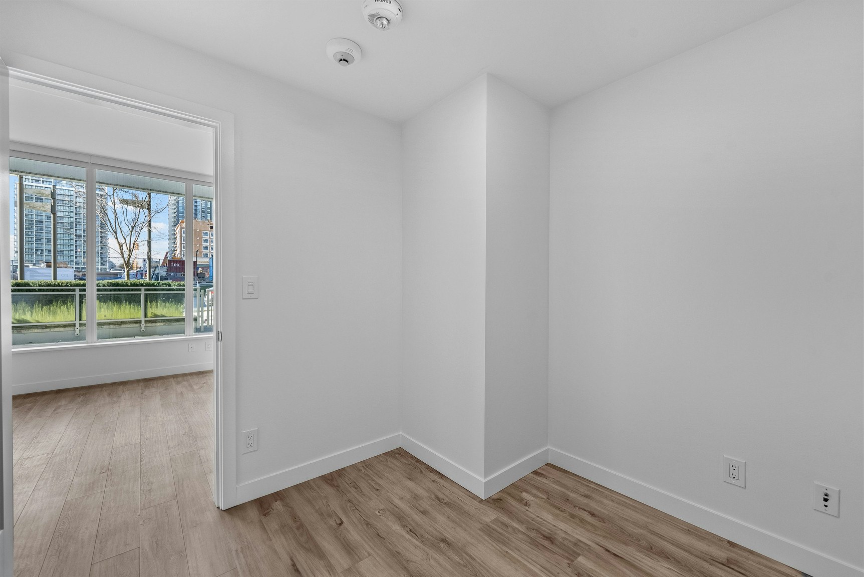 2288 Alpha Avenue, Burnaby, BC, V5C 0L9 - 25