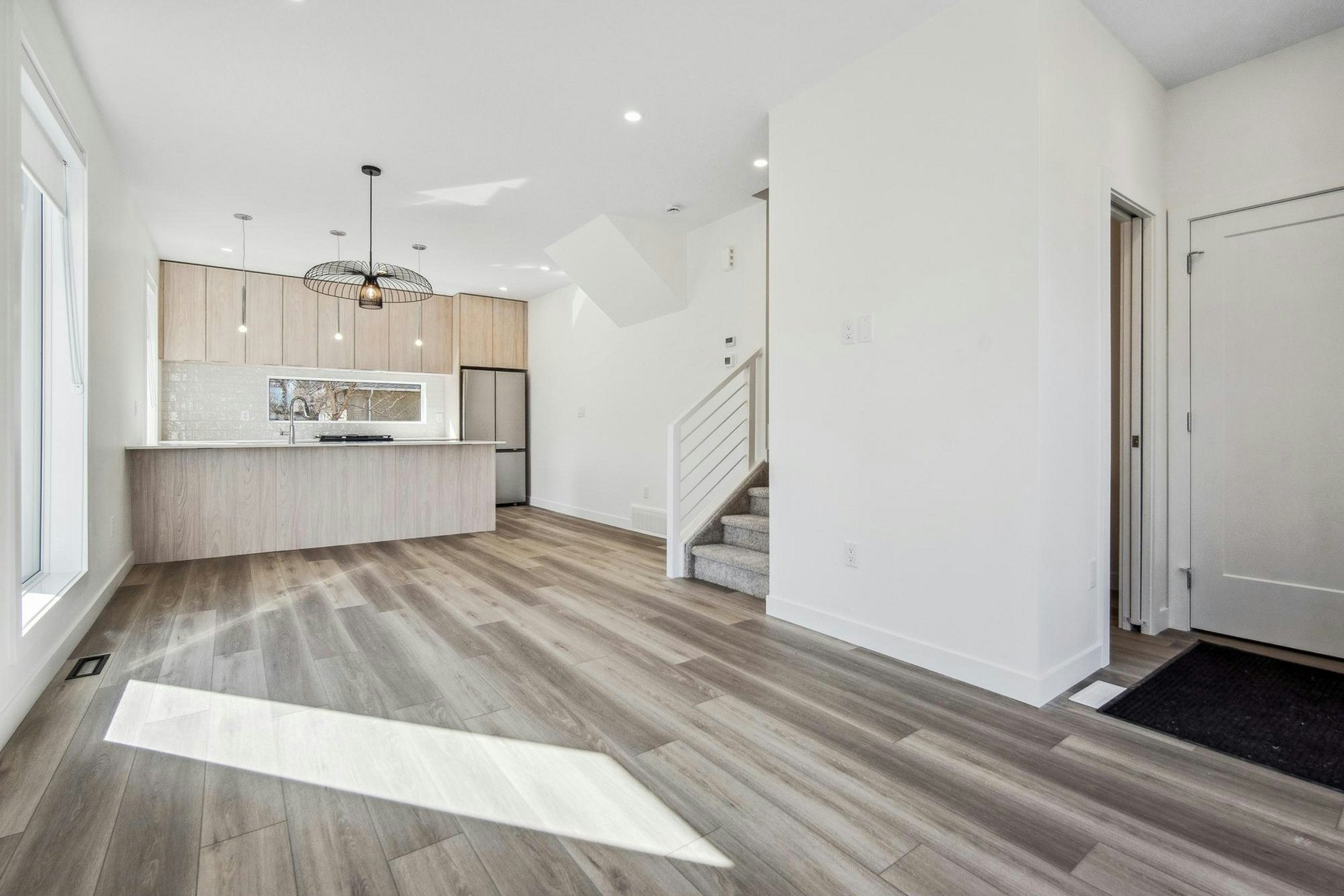 7803 77 Street Northwest, Edmonton, AB, T6C 0M9 - 3